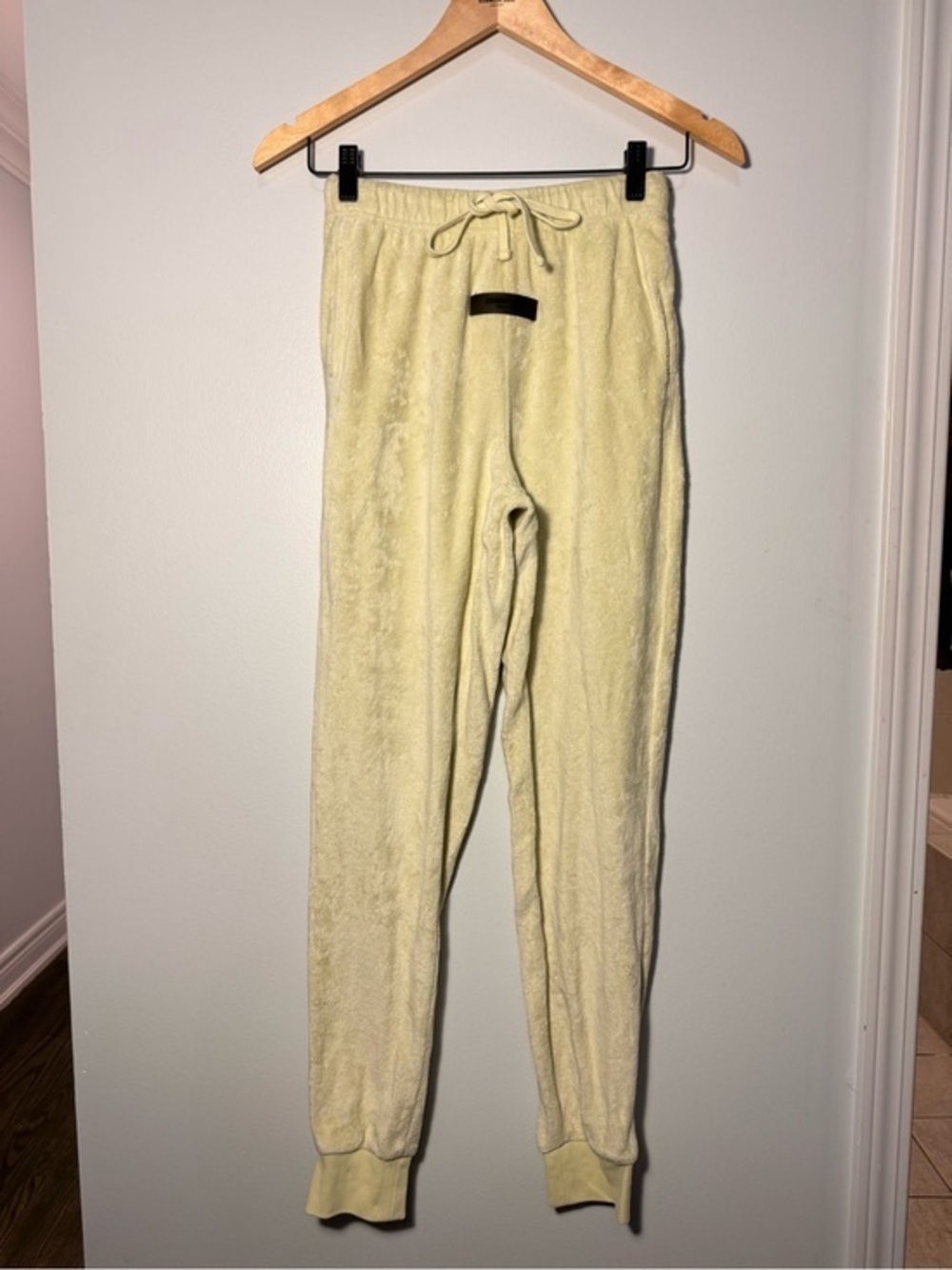 Fear of God Essentials Sweatpant 'Canary size XXS